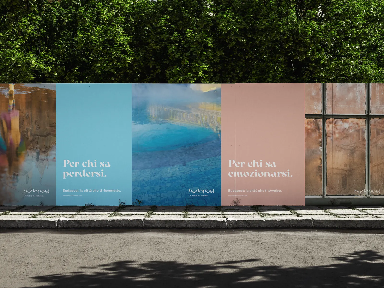 Budapest, città dei riflessi mockup banner su recinzione